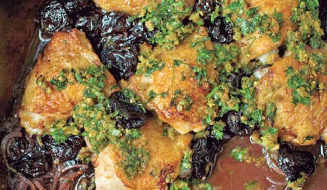 chicken with prunes in red wine