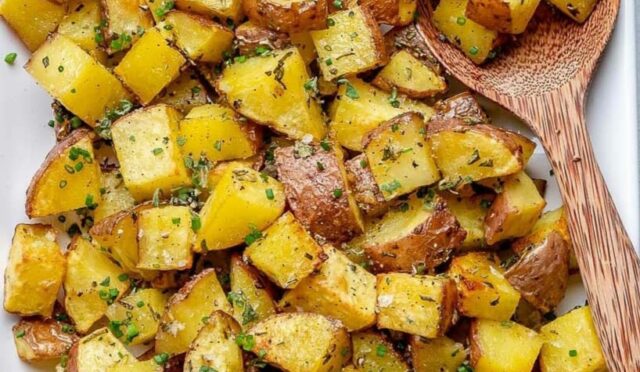 Crispy Garlic Herb Roasted Potatoes