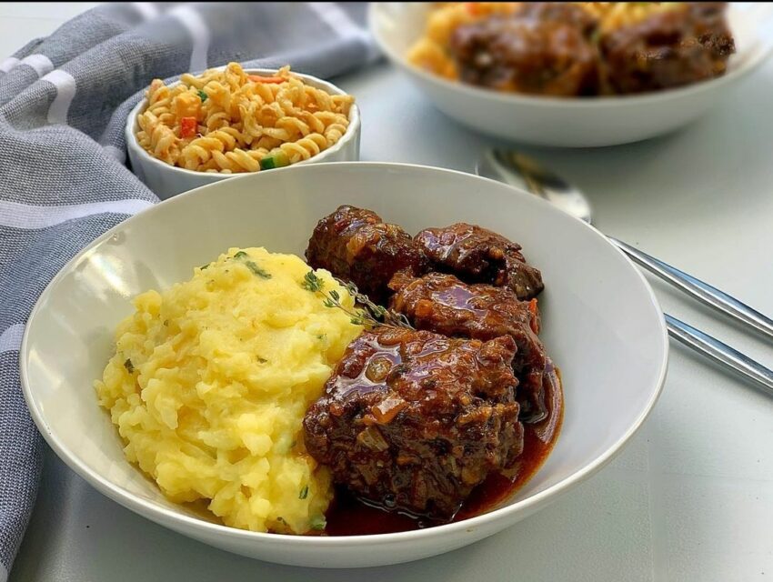 Mashed potatoes with oxtail