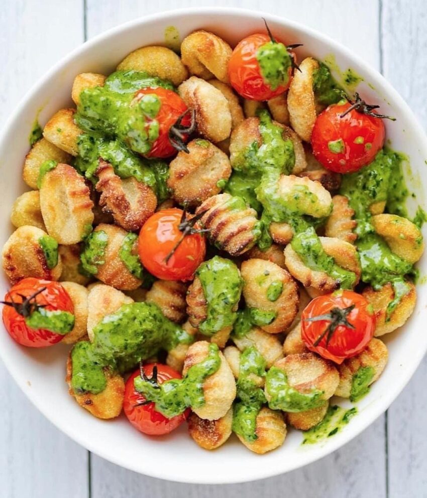 Macaroni with cashew pesto
