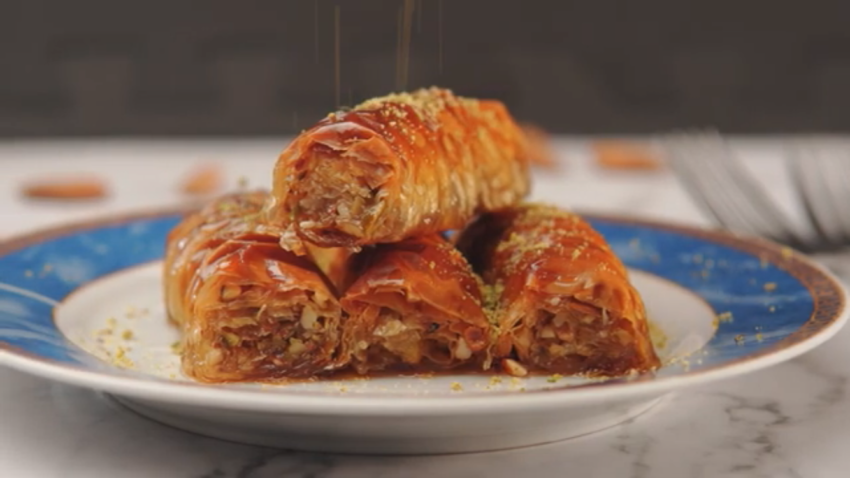 Baklava rolls with very crispy texture