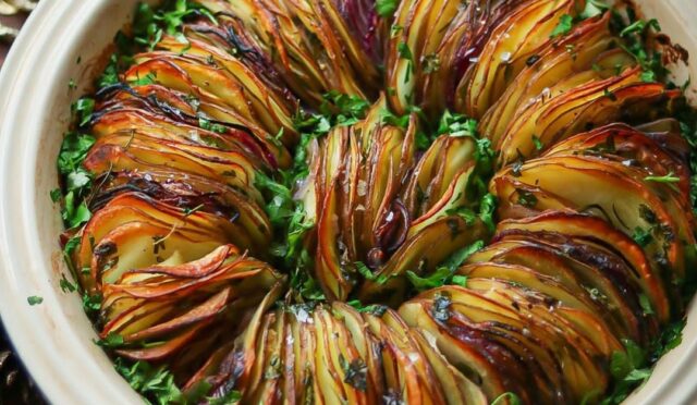 Herby Garlic Butter and Red Onion Christmas Wreath Potatoes