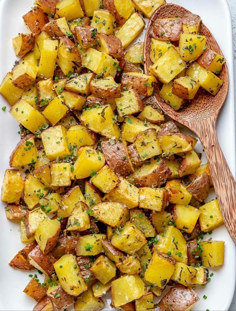 Crispy Garlic Herb Roasted Potatoes