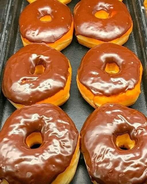 DONUTS WITH CHOCOLATE COPING
