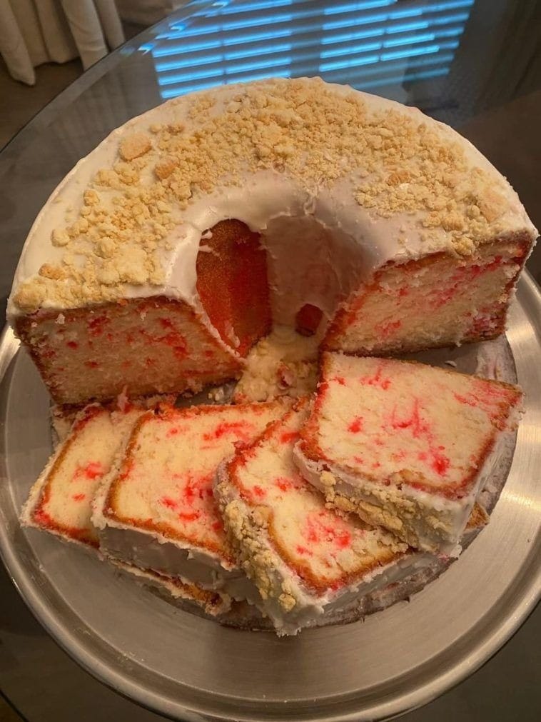 Food And Drink Recipes Strawberry crunch pound cake