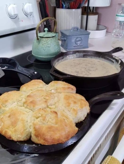 GRANDMA’S HOMEMADE BUTTERMILK BISCUITS