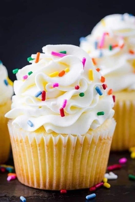 VANILLA CUPCAKES