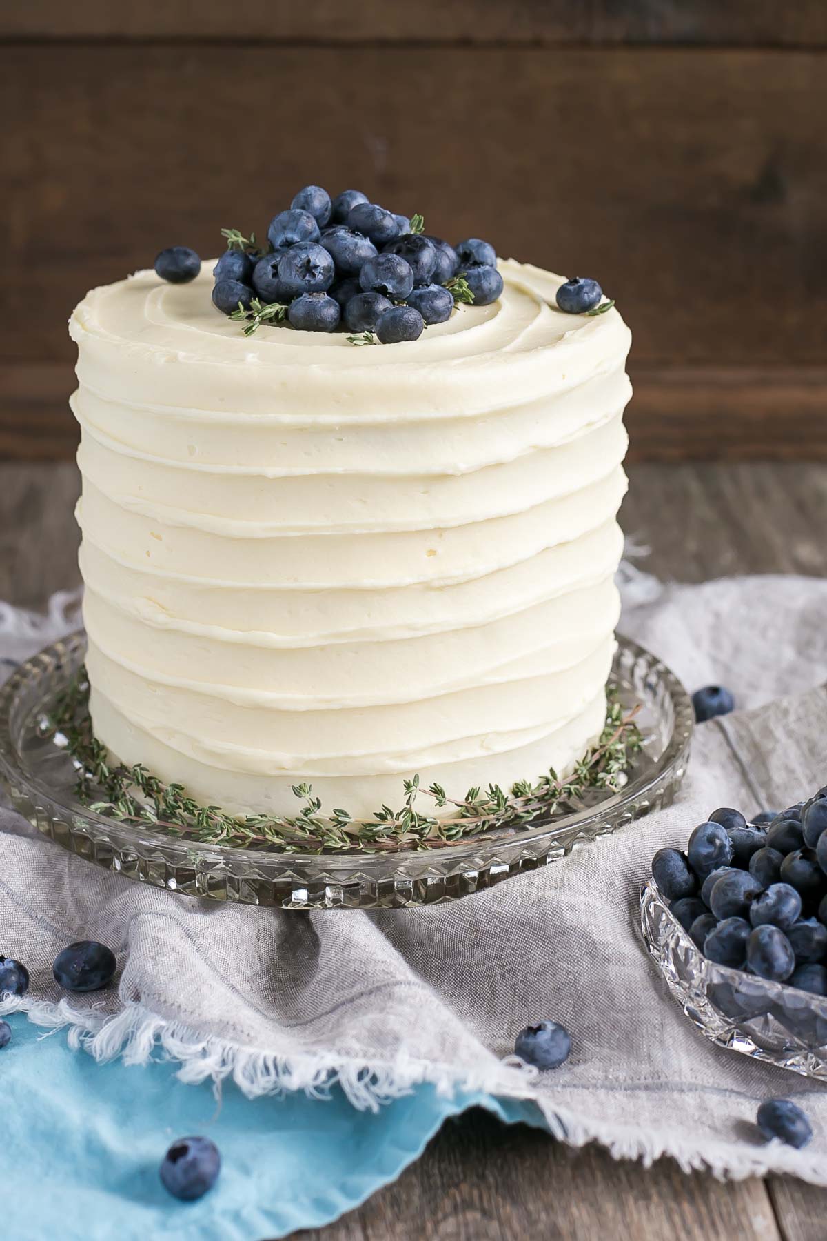Blueberry Banana Cake! The delicious combination of bananas and blueberries gets paired with a tangy cream cheese frosting in this Blueberry Banana Cake recipe. | livforcake.com The delicious combination of bananas and blueberries gets paired with a tangy cream cheese frosting in this Blueberry Banana Cake recipe.