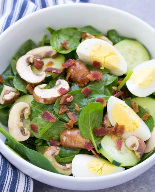 SPINACH SALAD WITH BACON AND EGGS