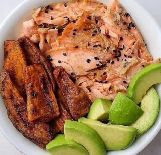 Honey sesame salmon with salad sweet potato fries & avocado