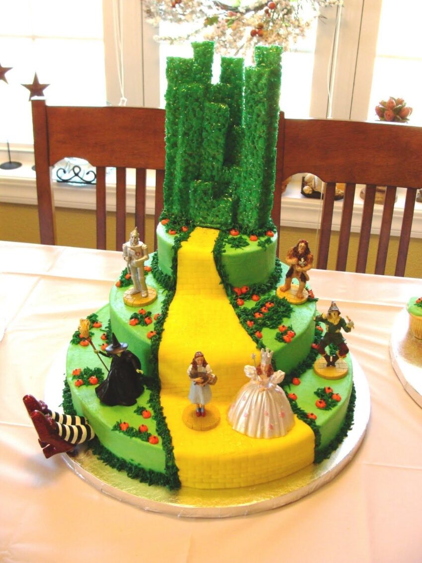 Green Leafy White Celebration Cake