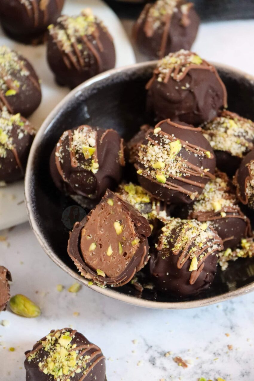 Amaretti, Pistachio & Rum Truffles!