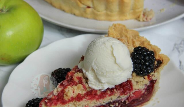 Apple Blackberry Crumble Pie!