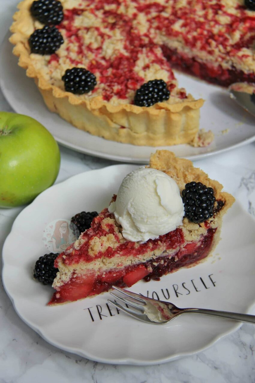 Apple Blackberry Crumble Pie!