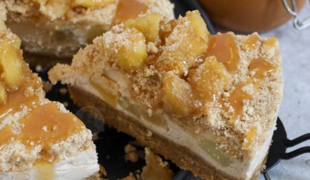 Apple Crumble Cheesecake!