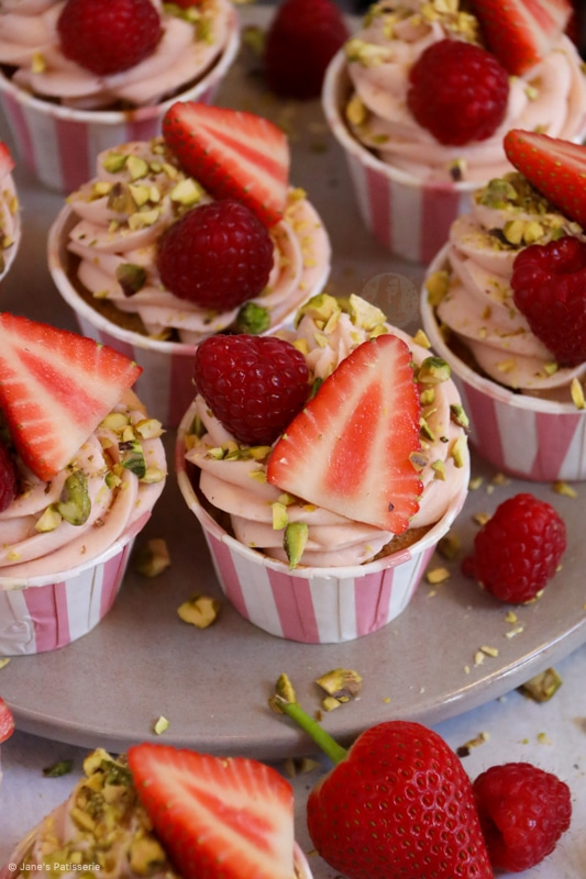 Berry and Pistachio Cupcakes!!