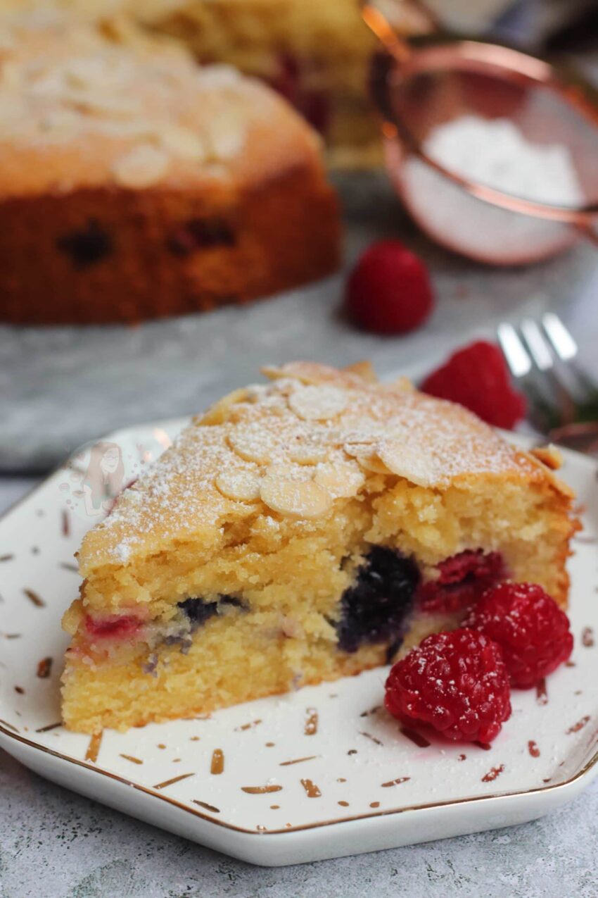 Berry Bakewell Cake!