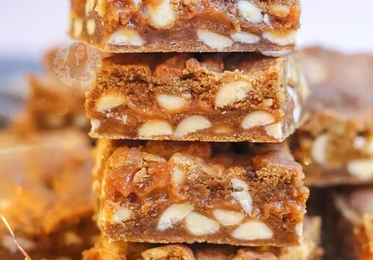 Caramel Gingerbread Cookie Bars!