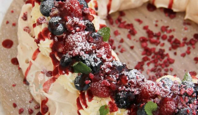 Christmas Pavlova Wreath!