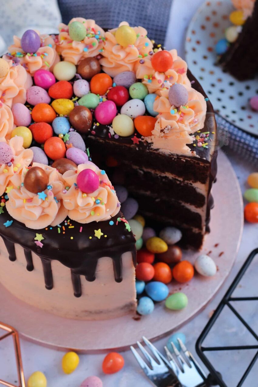 Easter Piñata Cake!