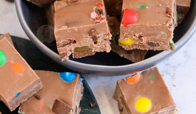 Easy Microwaveable Fudge!