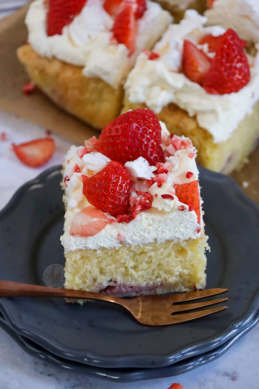 Eton Mess Traybake!