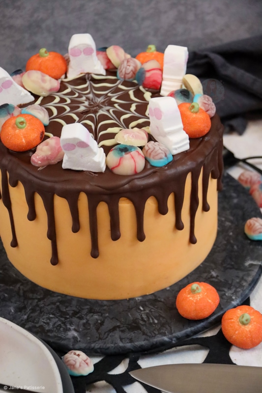 Halloween Drip Cake!