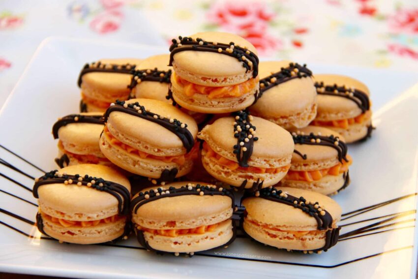 Halloween Macarons!