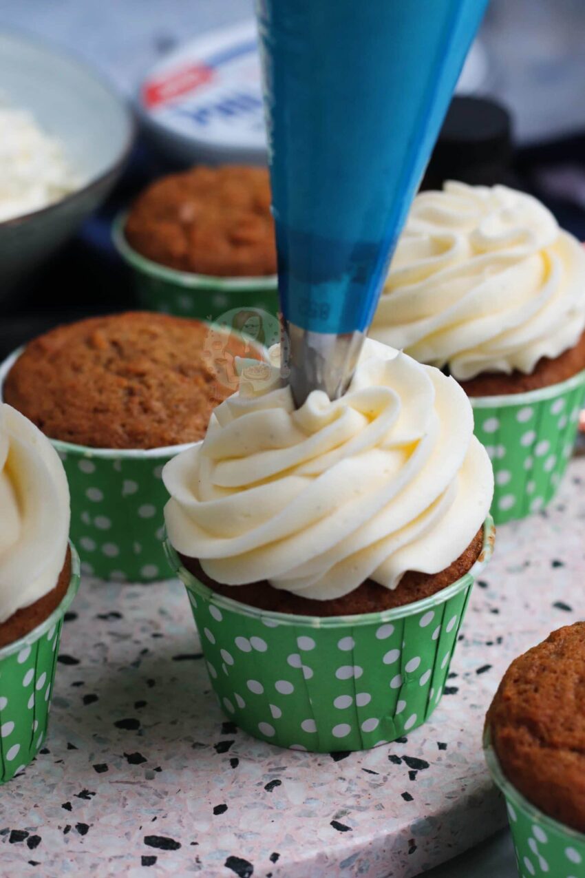 How to Make Cream Cheese Frosting – Back to Basics!
