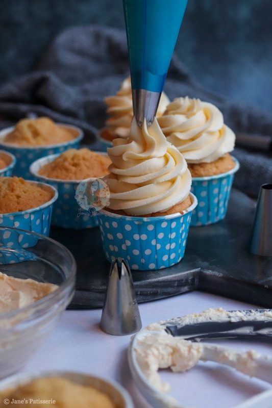 How to Make Swiss Meringue Buttercream – Back to Basics!