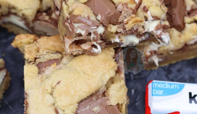 Kinder Bueno Cookie Bars!