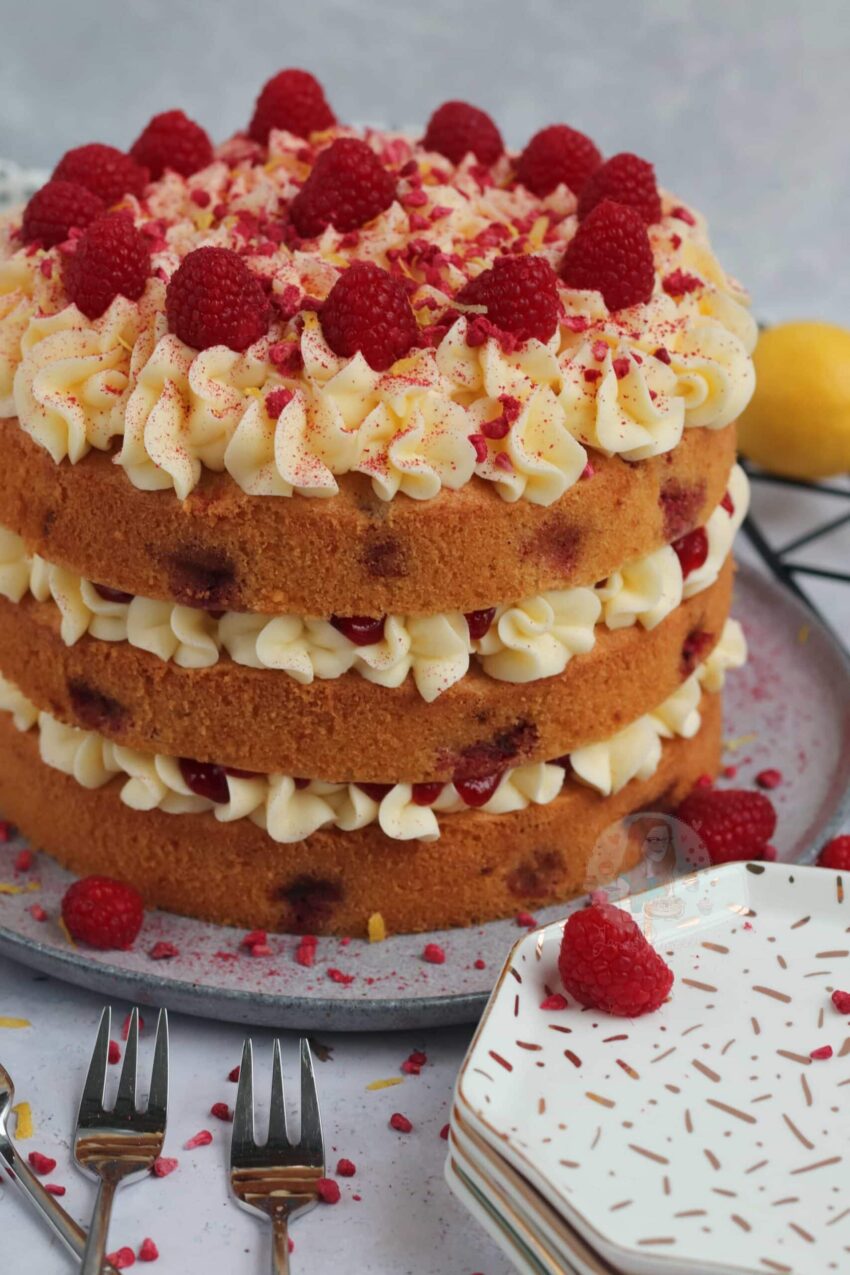 Lemon and Raspberry Cake!