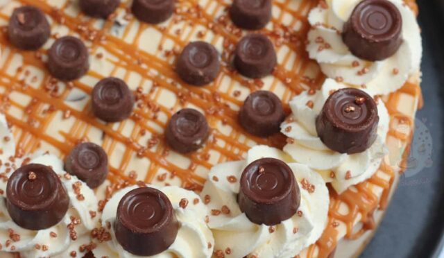 No-Bake Caramel Rolo Cheesecake!