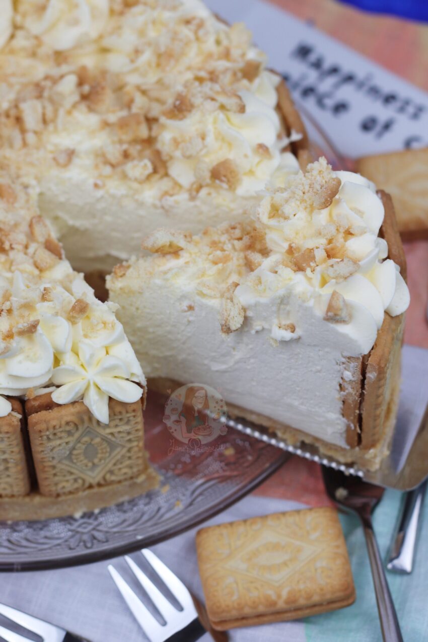 No-Bake Custard Cream Cheesecake!