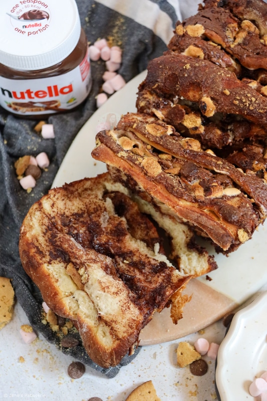 Nutella S’mores Pull-Apart Bread!