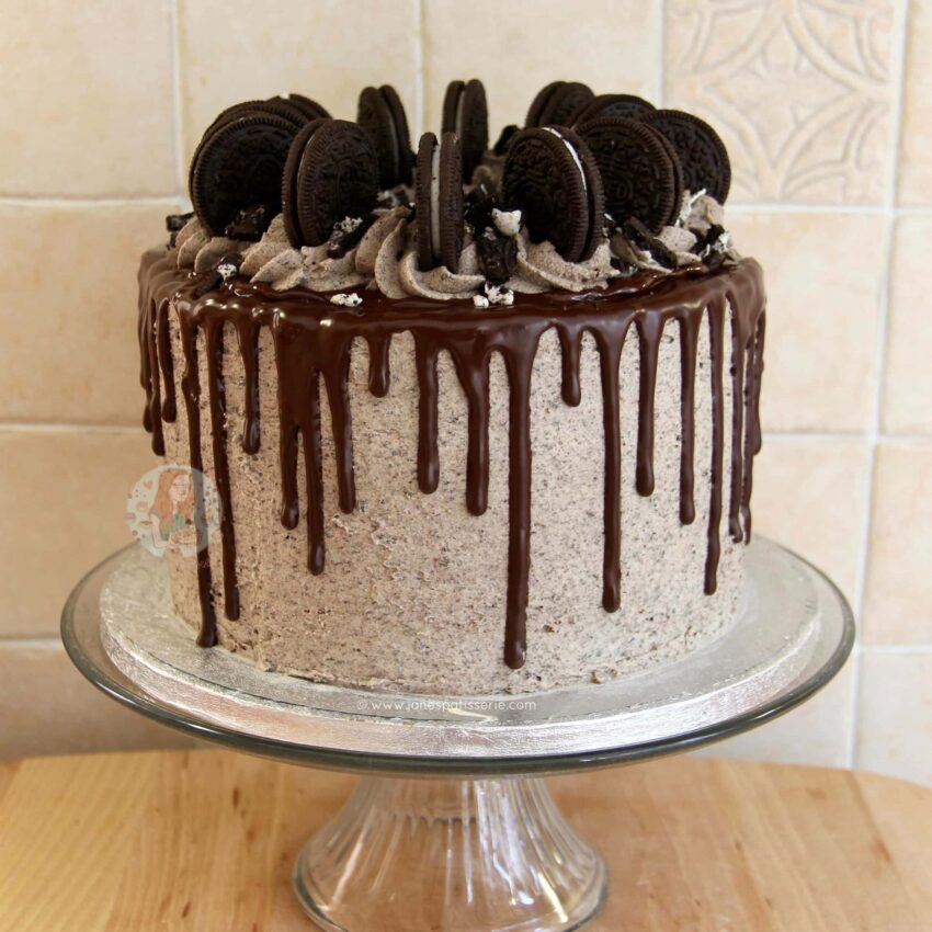 Oreo Drip Cake!