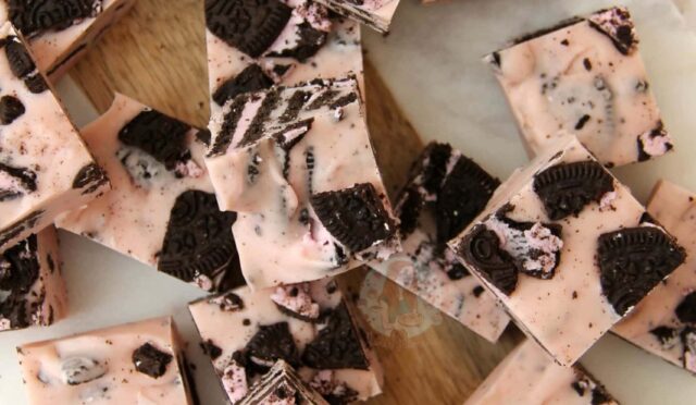 Strawberry Oreo Fudge!