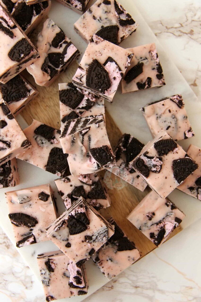 Strawberry Oreo Fudge!