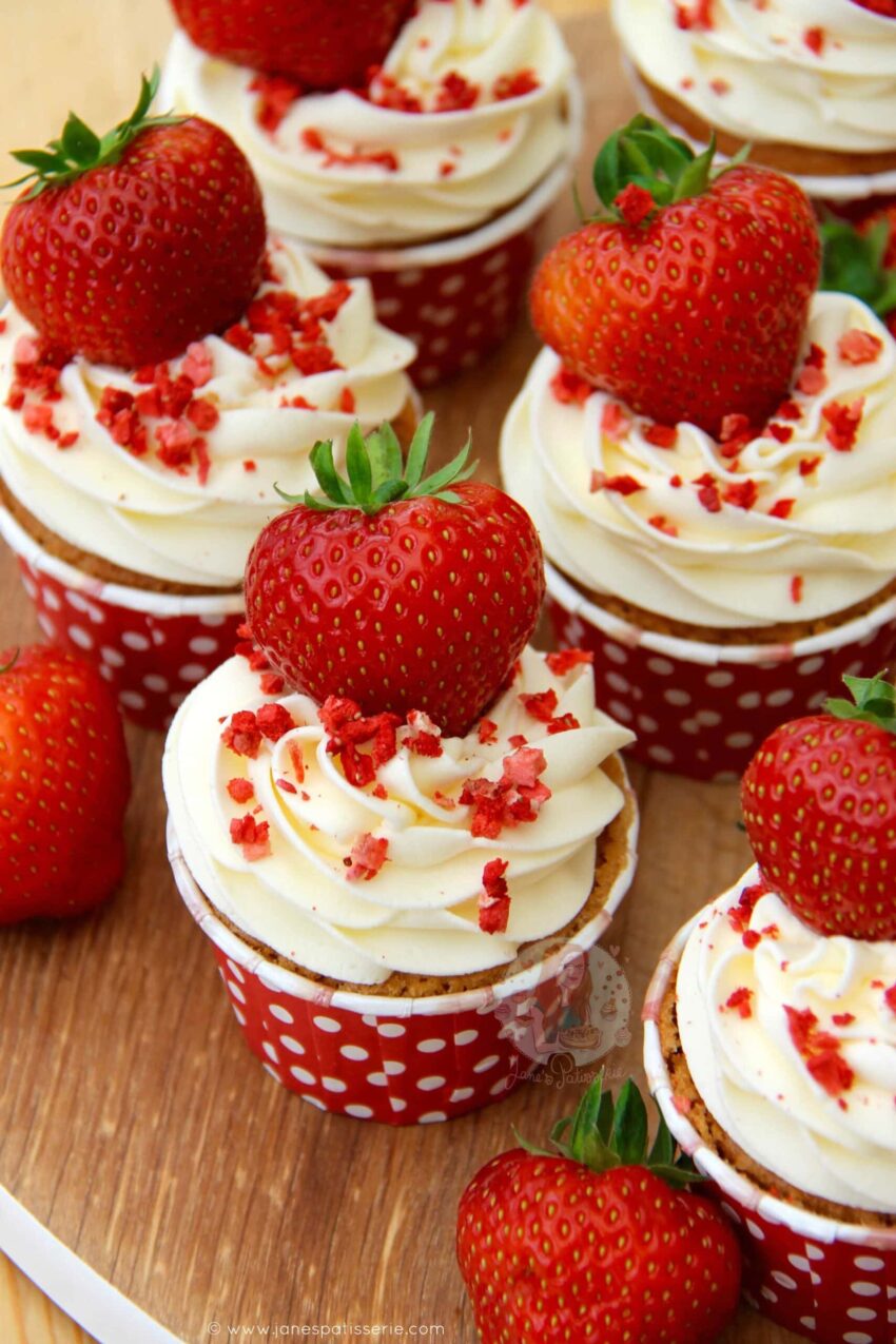 Wimbledon Strawberry Cupcakes!