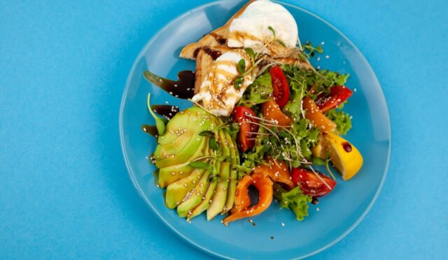 Avocado Tomato Breakfast Salad
