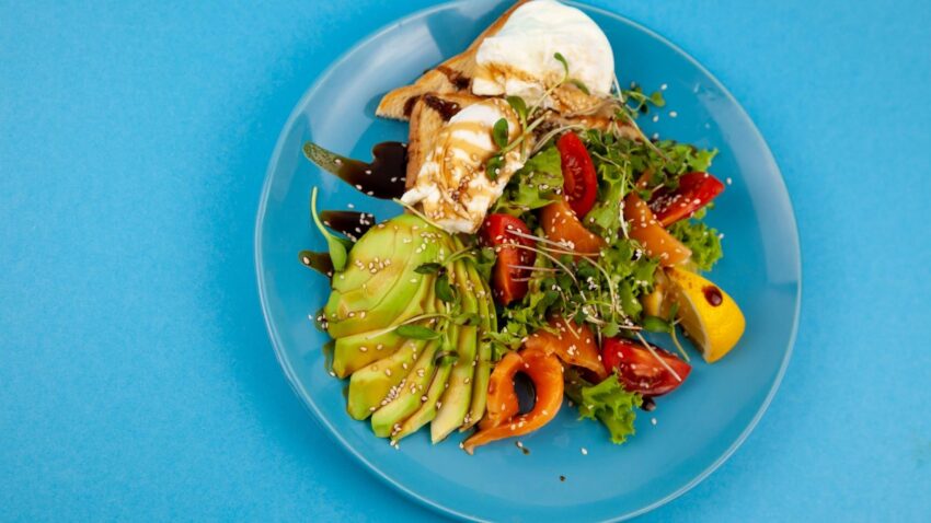 Avocado Tomato Breakfast Salad