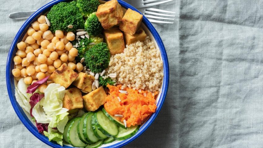 Southwest Quinoa Breakfast Salad