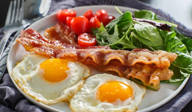 Spinach and Bacon Breakfast Salad