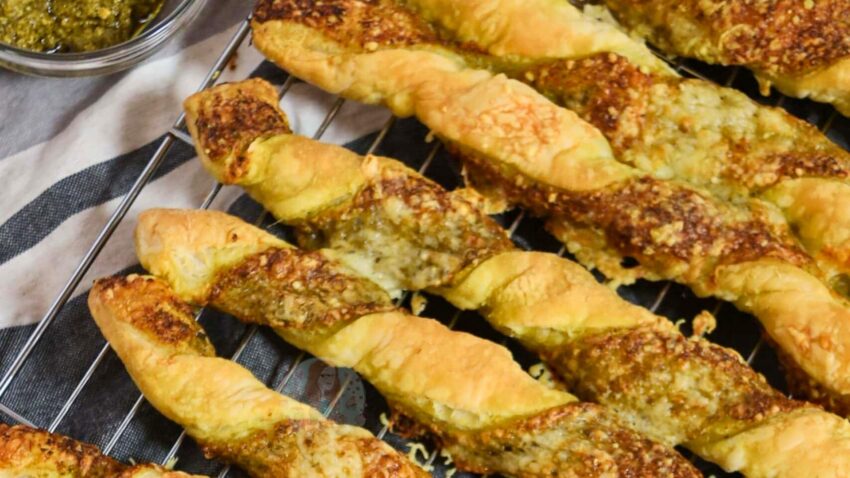 Pesto-Cheese Straws!